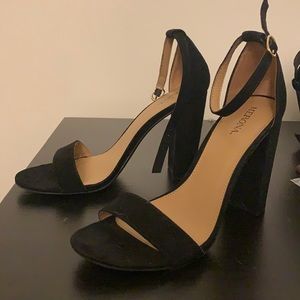 NWOT Black heels